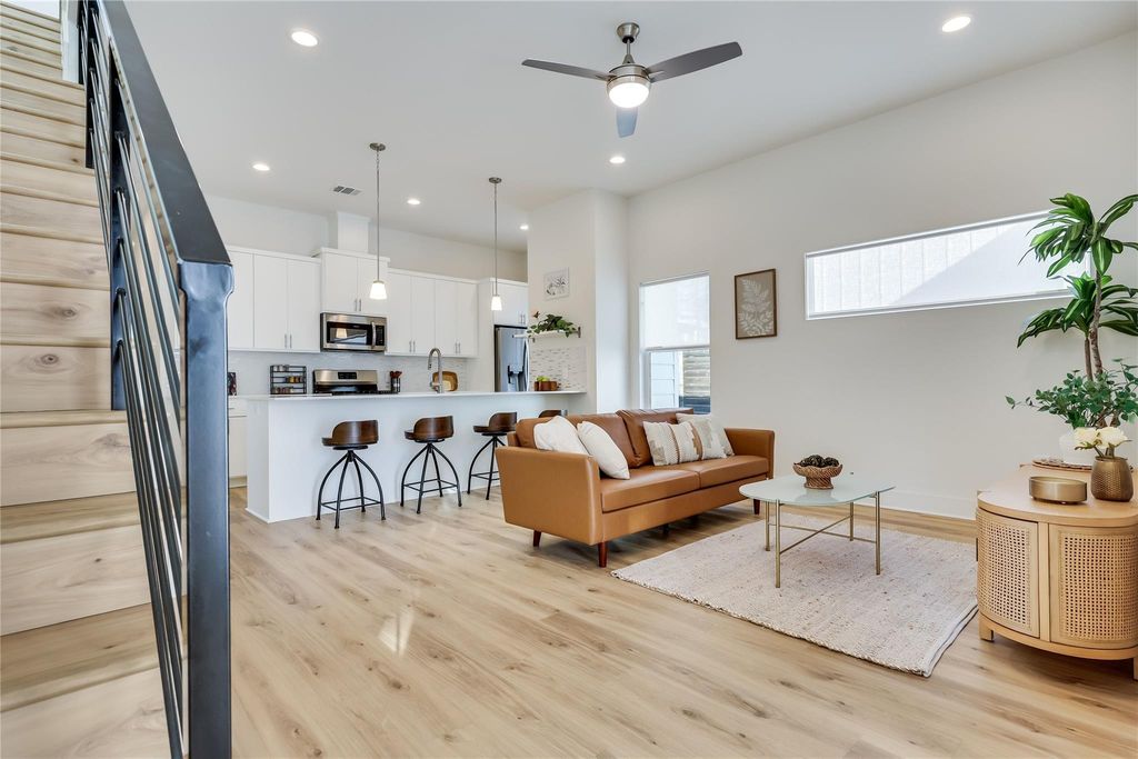 1209 E Saint Johns Ave A, Austin, TX 78752