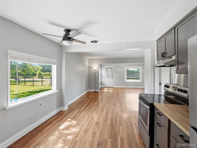 16853 Helen Street, Southgate, MI 48195