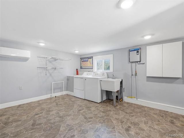 16853 Helen Street, Southgate, MI 48195