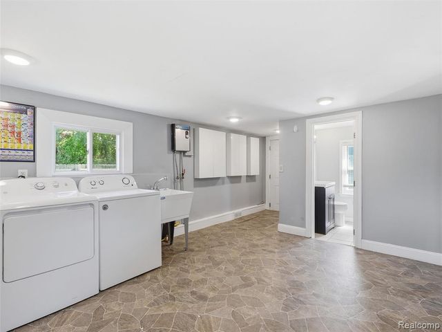 16853 Helen Street, Southgate, MI 48195