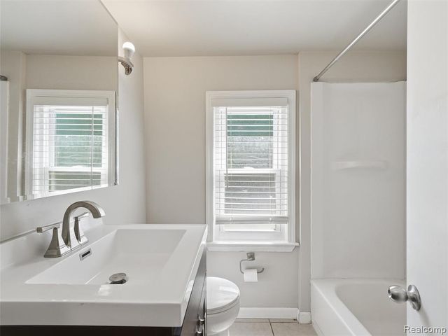16853 Helen Street, Southgate, MI 48195