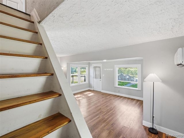 16853 Helen Street, Southgate, MI 48195
