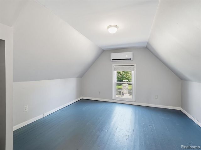 16853 Helen Street, Southgate, MI 48195