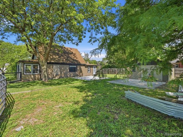 16853 Helen Street, Southgate, MI 48195