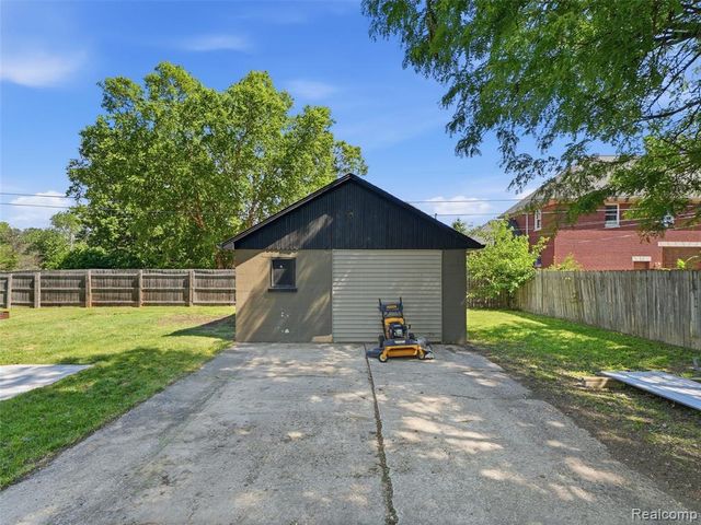 16853 Helen Street, Southgate, MI 48195