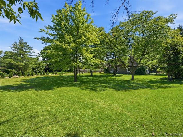 16853 Helen Street, Southgate, MI 48195
