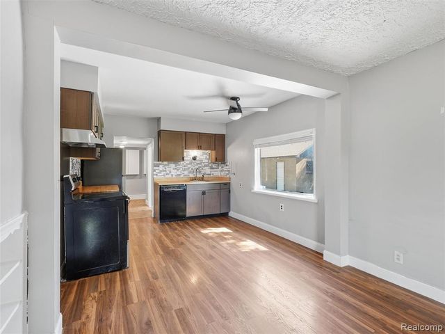 16853 Helen Street, Southgate, MI 48195