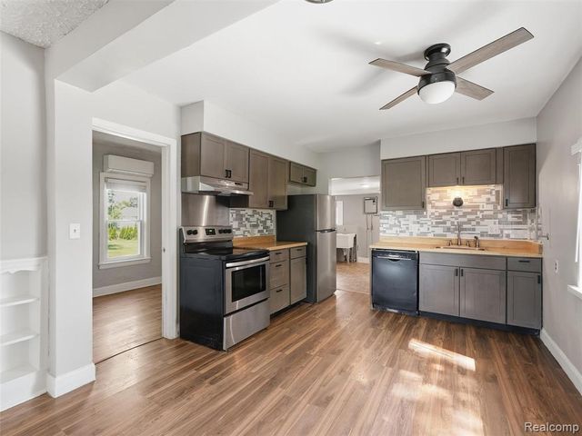 16853 Helen Street, Southgate, MI 48195