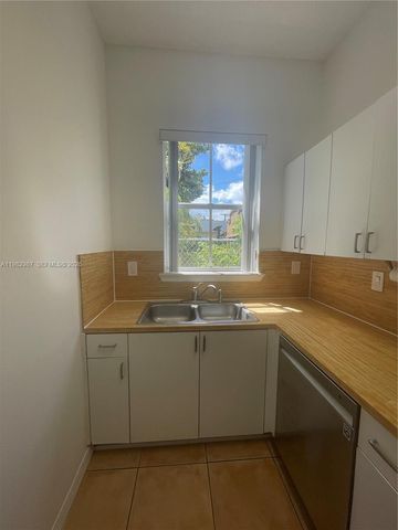 3421 SW 25th St 01, Miami, FL 33133