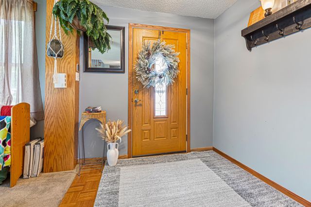 240 Rice Street N, Kasota, MN 56050