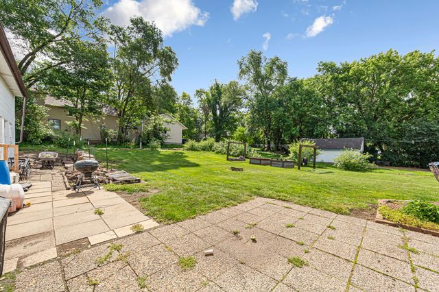 240 Rice Street N, Kasota, MN 56050