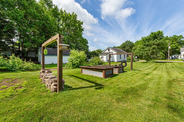 240 Rice Street N, Kasota, MN 56050