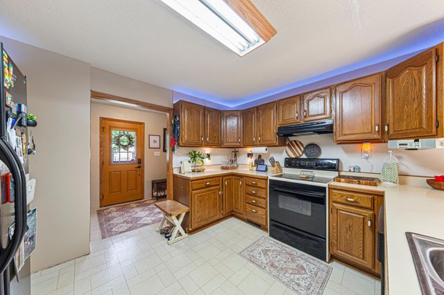 240 Rice Street N, Kasota, MN 56050