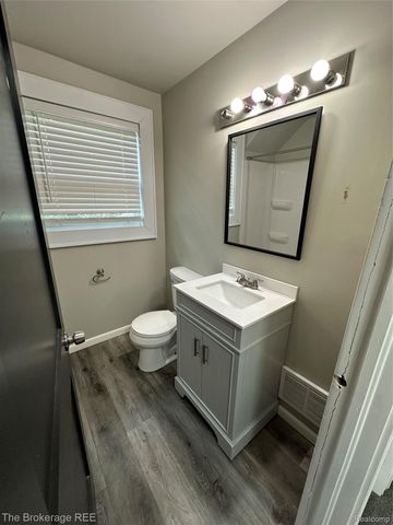 821 N Chevrolet Avenue, Flint, MI 48504