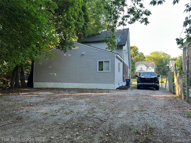 821 N Chevrolet Avenue, Flint, MI 48504