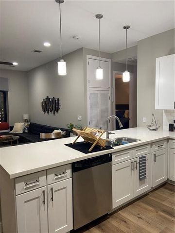 507 Sabine ST 1006, Austin, TX 78701