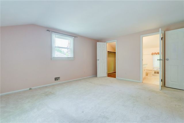 34 Sturbridge Lane, Pittsford, NY 14534