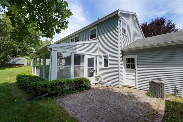34 Sturbridge Lane, Pittsford, NY 14534