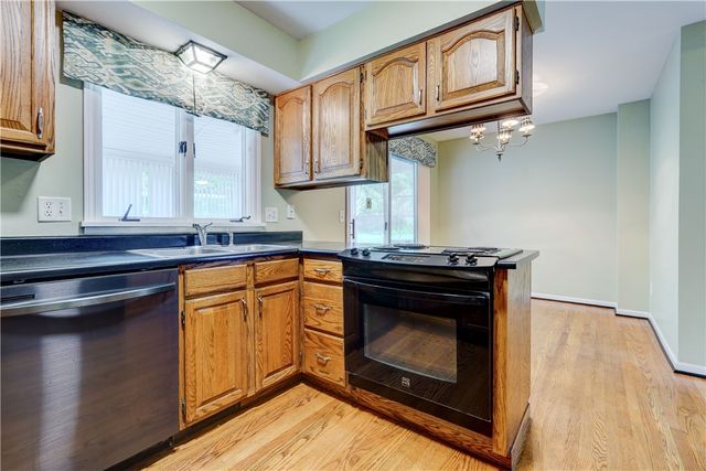 34 Sturbridge Lane, Pittsford, NY 14534