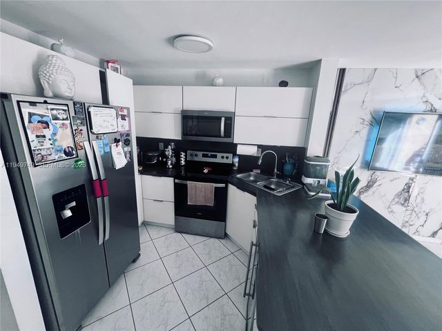 8851 NW 119th St 5221, Hialeah Gardens, FL 33018