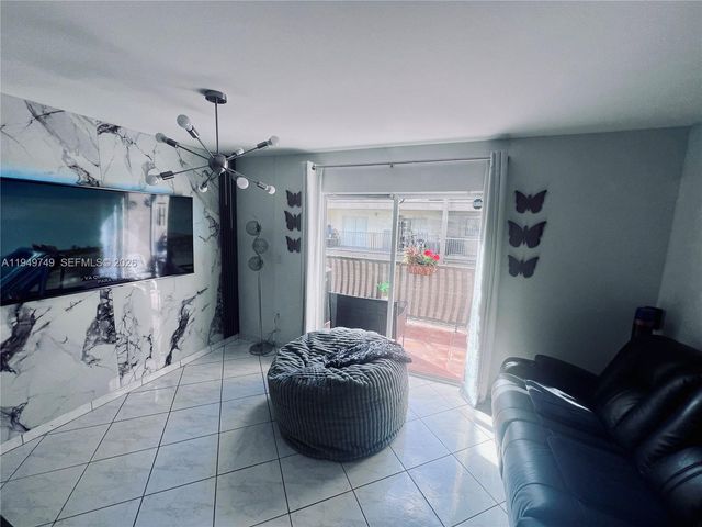 8851 NW 119th St 5221, Hialeah Gardens, FL 33018