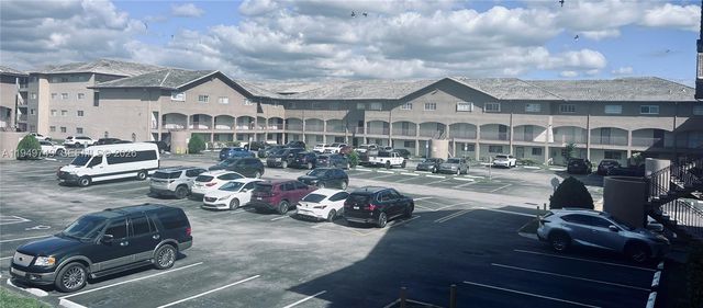 8851 NW 119th St 5221, Hialeah Gardens, FL 33018