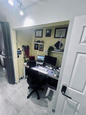 8851 NW 119th St 5221, Hialeah Gardens, FL 33018