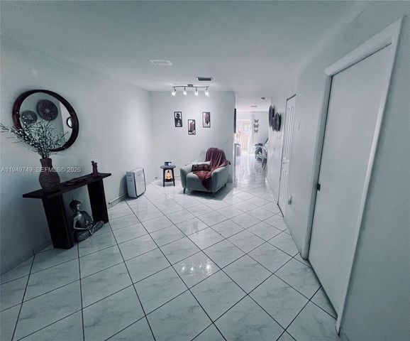 8851 NW 119th St 5221, Hialeah Gardens, FL 33018