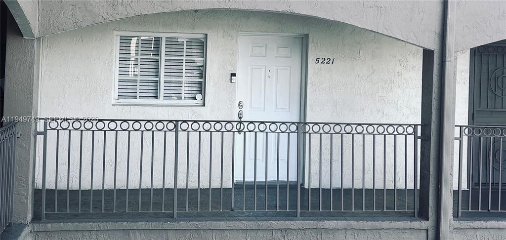 8851 NW 119th St 5221, Hialeah Gardens, FL 33018