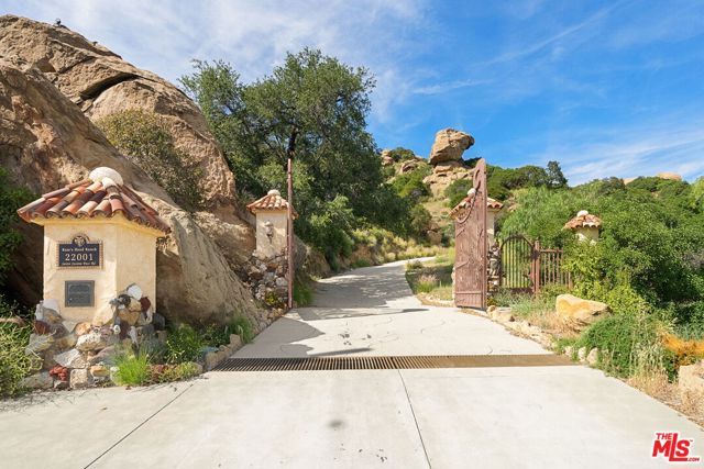 22001 Santa Susana Pass Road, Chatsworth (los Angeles), CA 91311