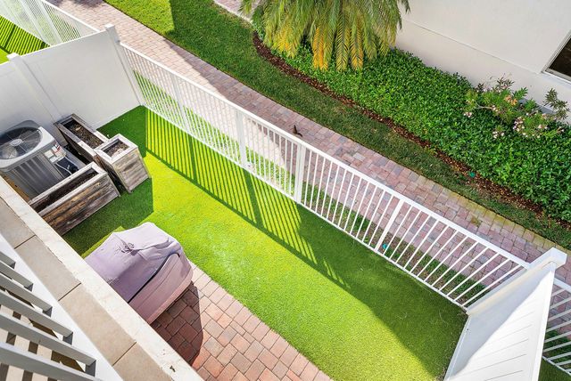 100 NW 69th Circle 44, Boca Raton, FL 33487