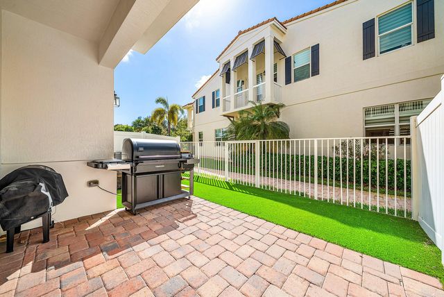 100 NW 69th Circle 44, Boca Raton, FL 33487