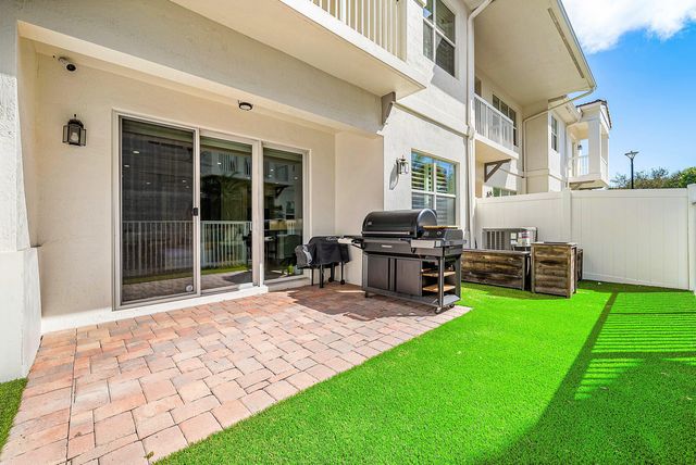 100 NW 69th Circle 44, Boca Raton, FL 33487