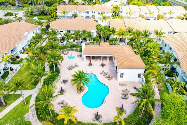 100 NW 69th Circle 44, Boca Raton, FL 33487