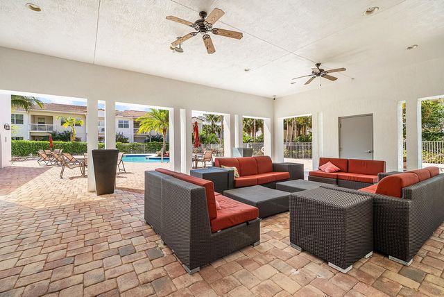 100 NW 69th Circle 44, Boca Raton, FL 33487