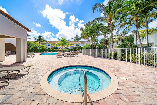100 NW 69th Circle 44, Boca Raton, FL 33487