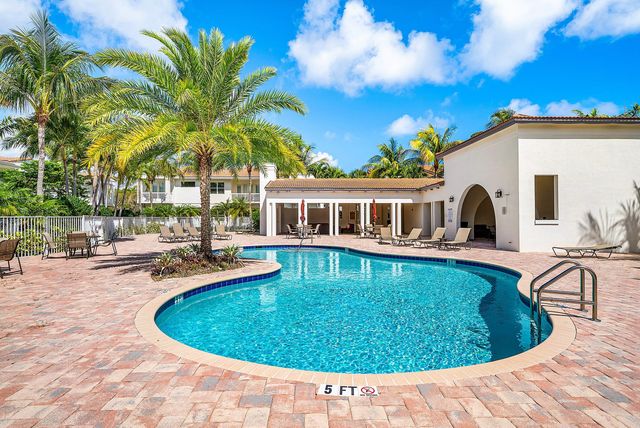 100 NW 69th Circle 44, Boca Raton, FL 33487