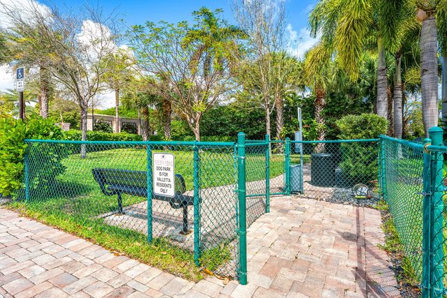 100 NW 69th Circle 44, Boca Raton, FL 33487