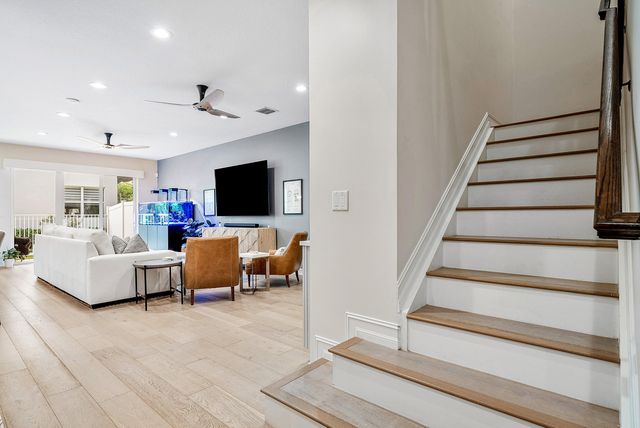 100 NW 69th Circle 44, Boca Raton, FL 33487