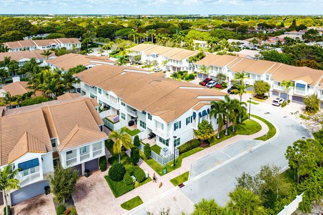 100 NW 69th Circle 44, Boca Raton, FL 33487