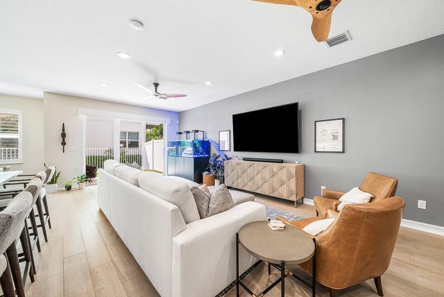 100 NW 69th Circle 44, Boca Raton, FL 33487