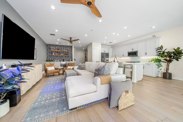 100 NW 69th Circle 44, Boca Raton, FL 33487