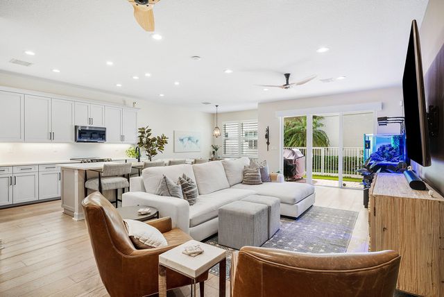 100 NW 69th Circle 44, Boca Raton, FL 33487