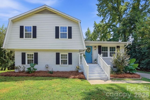 4400 Strangford Avenue, Charlotte, NC 28215