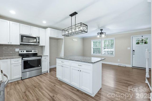 4400 Strangford Avenue, Charlotte, NC 28215