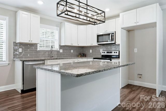 4400 Strangford Avenue, Charlotte, NC 28215