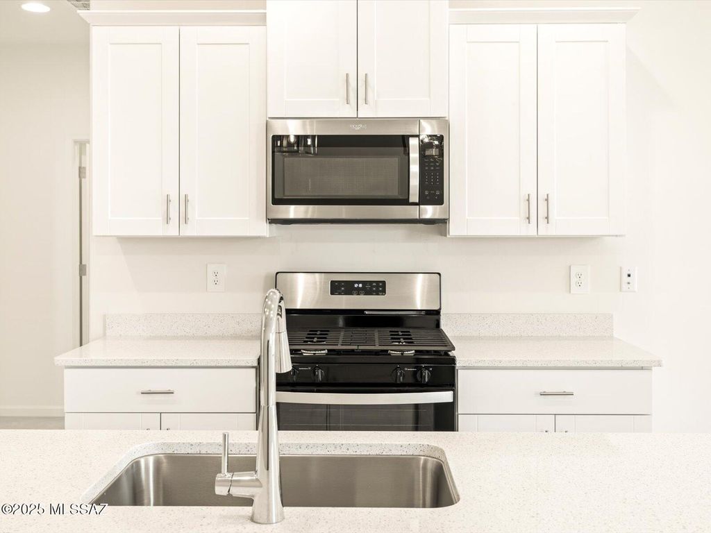 9840 N Solstice Avenue, Tucson, AZ 85743