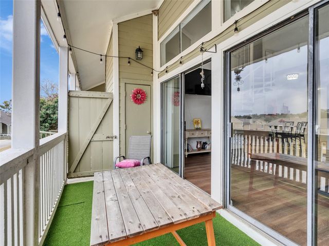 174 April Point Drive S, Conroe, TX 77356