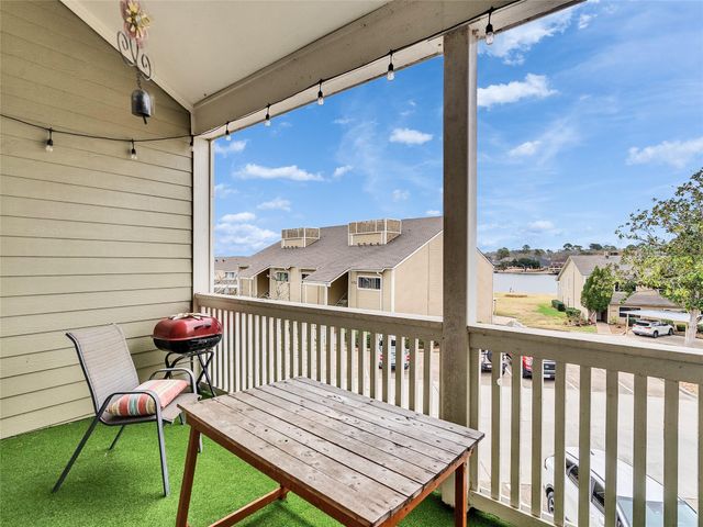 174 April Point Drive S, Conroe, TX 77356