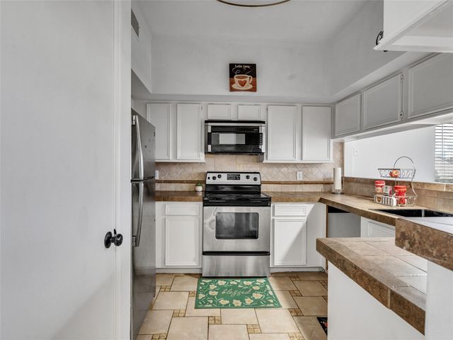 174 April Point Drive S, Conroe, TX 77356